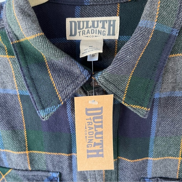 Duluth Trading Co Men's Burlyweight Flannel Relaxed Fit Shirt Size Medium NWT - Picture 2 of 10